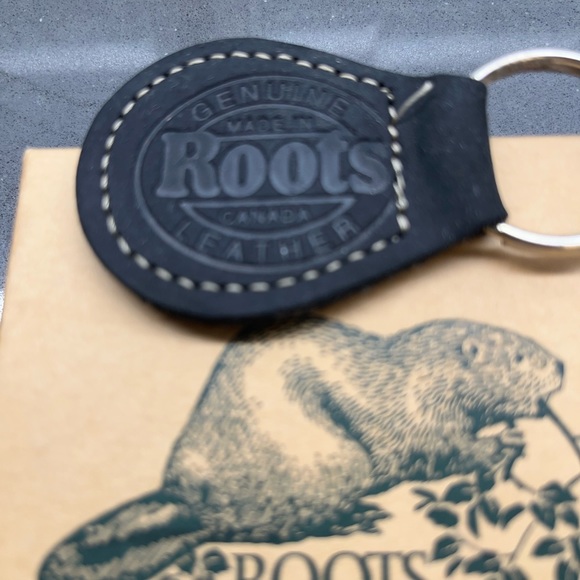 Brand New - ROOTS from Canada Black Leather Keychain. Brand new. Never used. - Picture 3 of 9